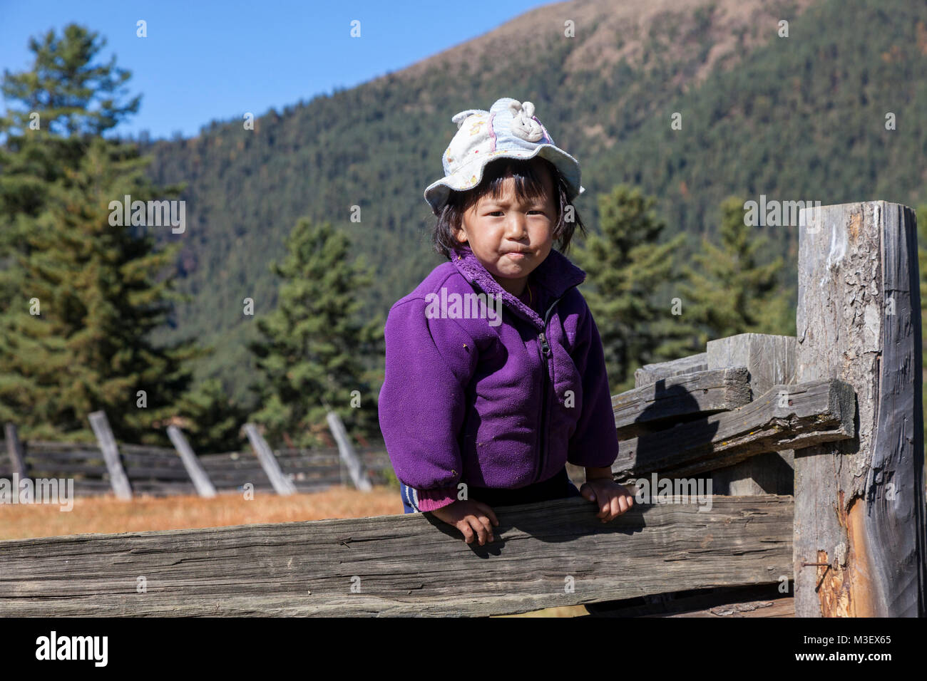 Le Bhoutan, Phobjikha. Jeune fille bhoutanais. Banque D'Images