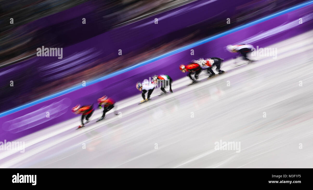 Hyojun Lim (au centre) de Corée du Sud et éventuellement médaillé d'or lors de la demi-finale de patinage de vitesse sur piste courte de 1500 m de Mens pendant le premier jour des Jeux Olympiques d'hiver de PyeongChang en Corée du Sud en 2018. APPUYEZ SUR ASSOCIATION photo. Date de la photo: Samedi 10 février 2018. Voir la piste courte DE PA Story OLYMPICS. Le crédit photo devrait se lire comme suit : David Davies/PA Wire. Banque D'Images