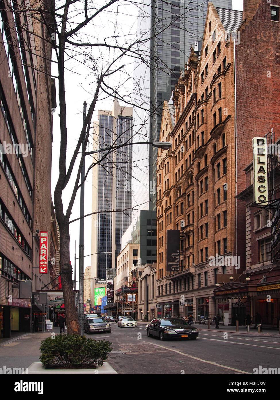 New York , New York, USA. 1 février, 2018.Très belle vue sur la 44e rue à Manhattan, sur un après-midi de semaine Banque D'Images