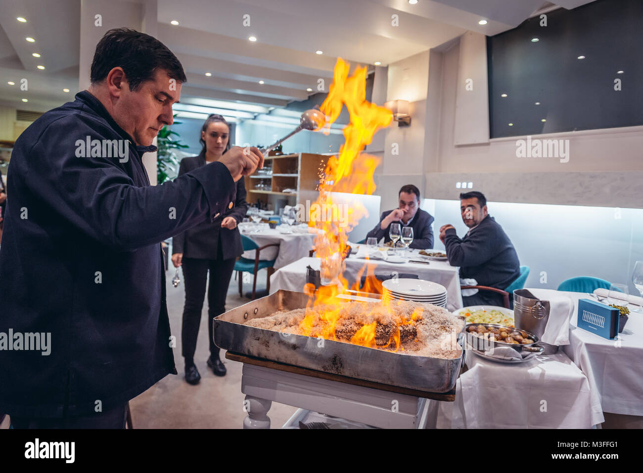 Sea Bass poisson servi dans Os Lusiadas restaurant à Matosinhos ville dans le nord du district de Porto Portugal Banque D'Images