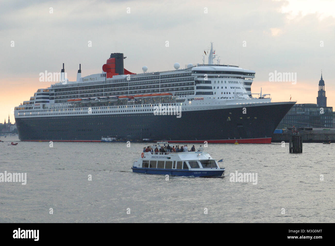 Kreuzfahrtschiff, Queen Mary 2, Dampfer, Schiff, Seereise, Hambourg Banque D'Images