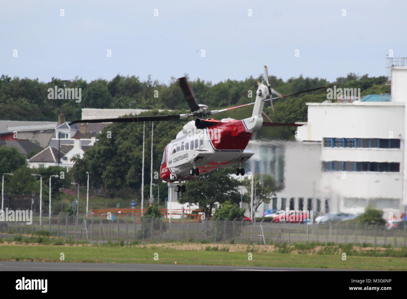 G-MCGG, un hélicoptère Sikorsky S-92A exploité par Bristow Helicopters au nom de HM Coastguard, départ de l'aéroport de Prestwick en Ayrshire. Banque D'Images