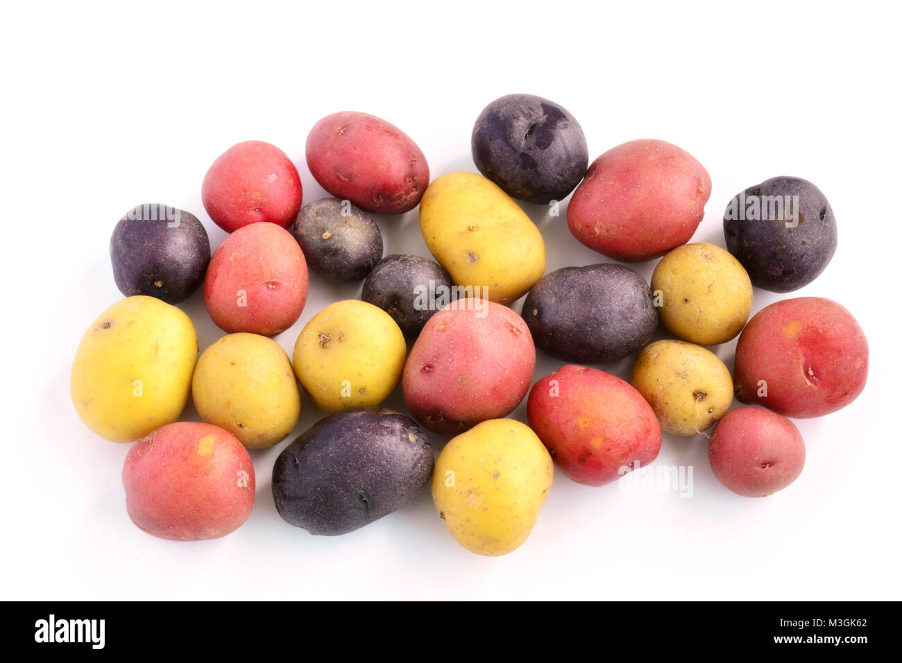 Mini pommes tricolore sur fond blanc en format horizontal et tourné en lumière naturelle Banque D'Images