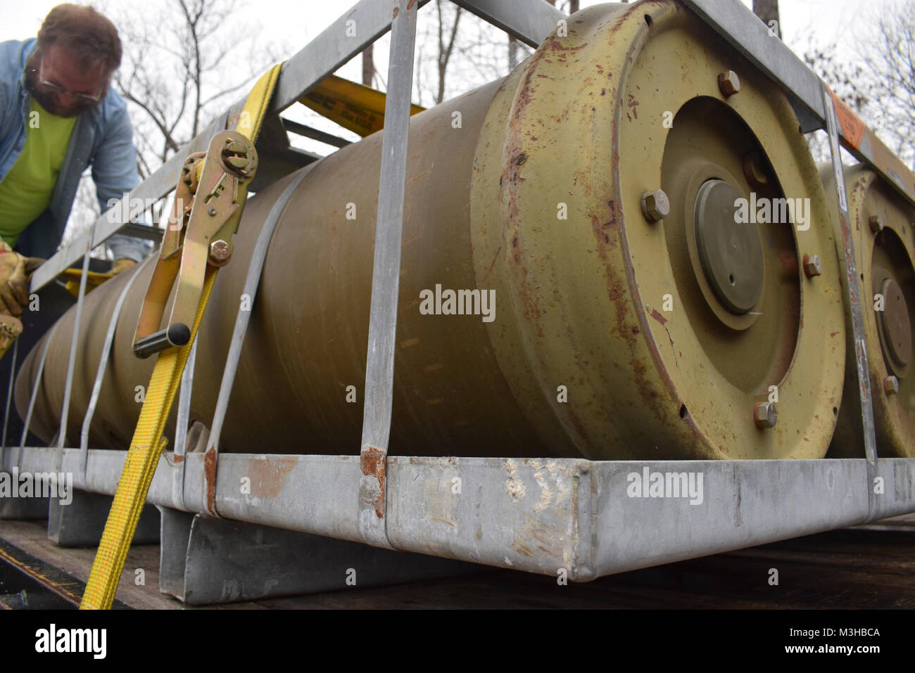 Munitions de l'Armée grue employés Activité déposer 2000 lb. bombes de stockage, de les charger et de les préparer pour le transport à l'appui de l'US Air Force. L'activité fournit des munitions de l'Armée grue classique soutien à l'armée américaine et de la disponibilité opérationnelle de la Force conjointe, y compris la production, la démilitarisation, le transport et l'entreposage. Banque D'Images