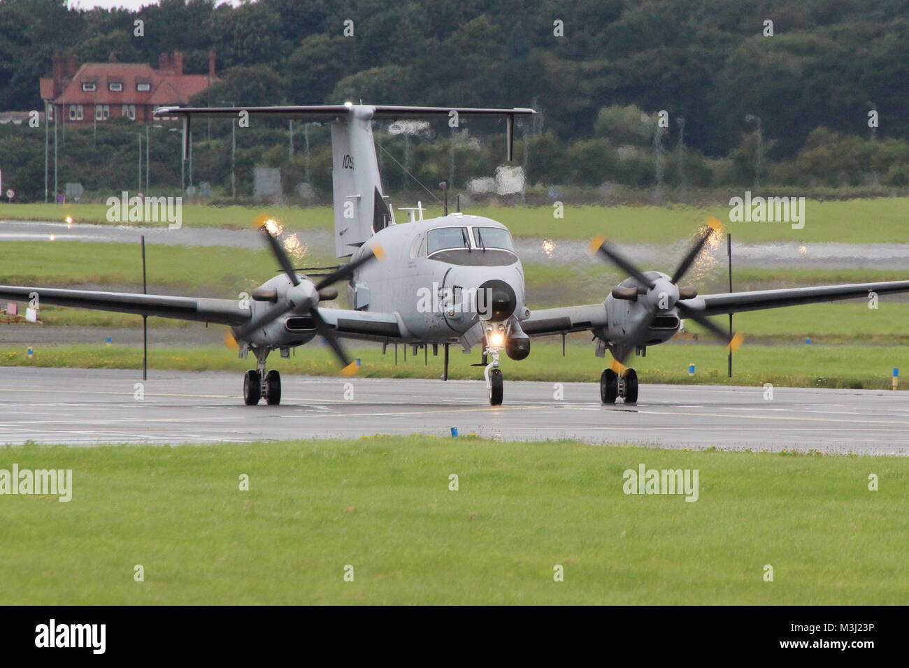 91-00516, un Beechcraft RC-12X Garde-corps exploités par l'armée des Etats-Unis, en arrivant à l'aéroport de Prestwick en Ayrshire. Banque D'Images