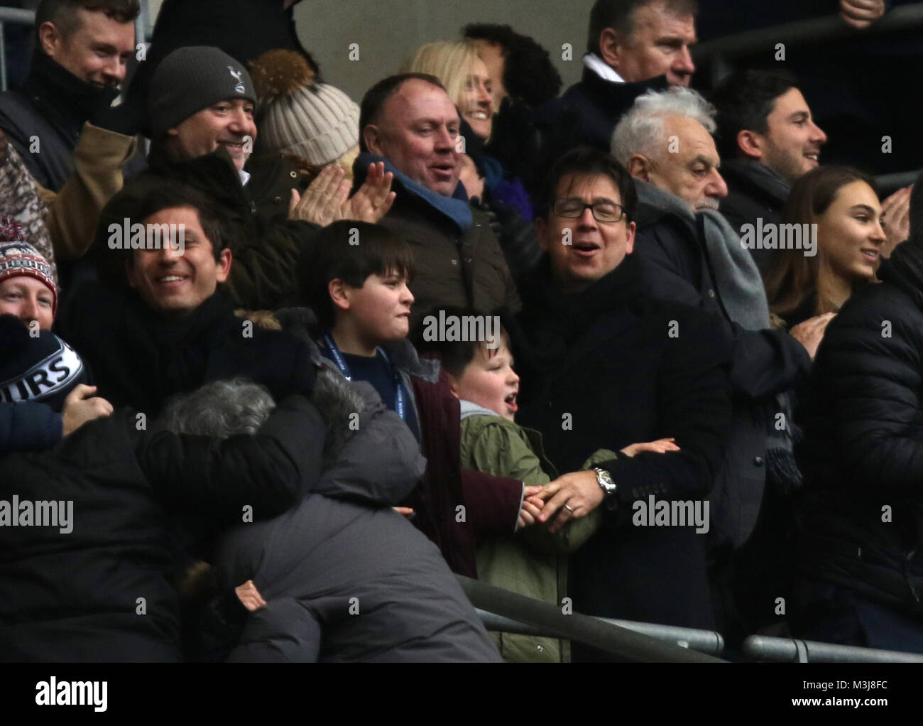 Londres, Royaume-Uni. 10 Février, 2018. Comédien et Spurs fan Michael MCINTYRE célèbre comme Spurs gagner le match à l'English Premier League football match entre Tottenham Hotspur v Arsenal au stade de Wembley, Londres, le 10 février 2018. Crédit : Paul Marriott/Alamy Live News Banque D'Images