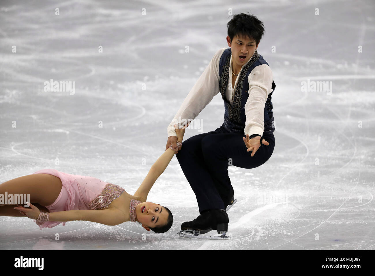 Gangneung, Corée du Sud. Feb 11, 2018. MIU SUZAKI et RYUICHI KIHARA du Japon en action au cours de l'équipe de patinage en couple de patinage libre événement à Gangneung Ice Arena pendant le 2018 Jeux Olympiques d'hiver de Pyeongchang. Crédit : Scott Mc Kiernan/ZUMA/Alamy Fil Live News Banque D'Images
