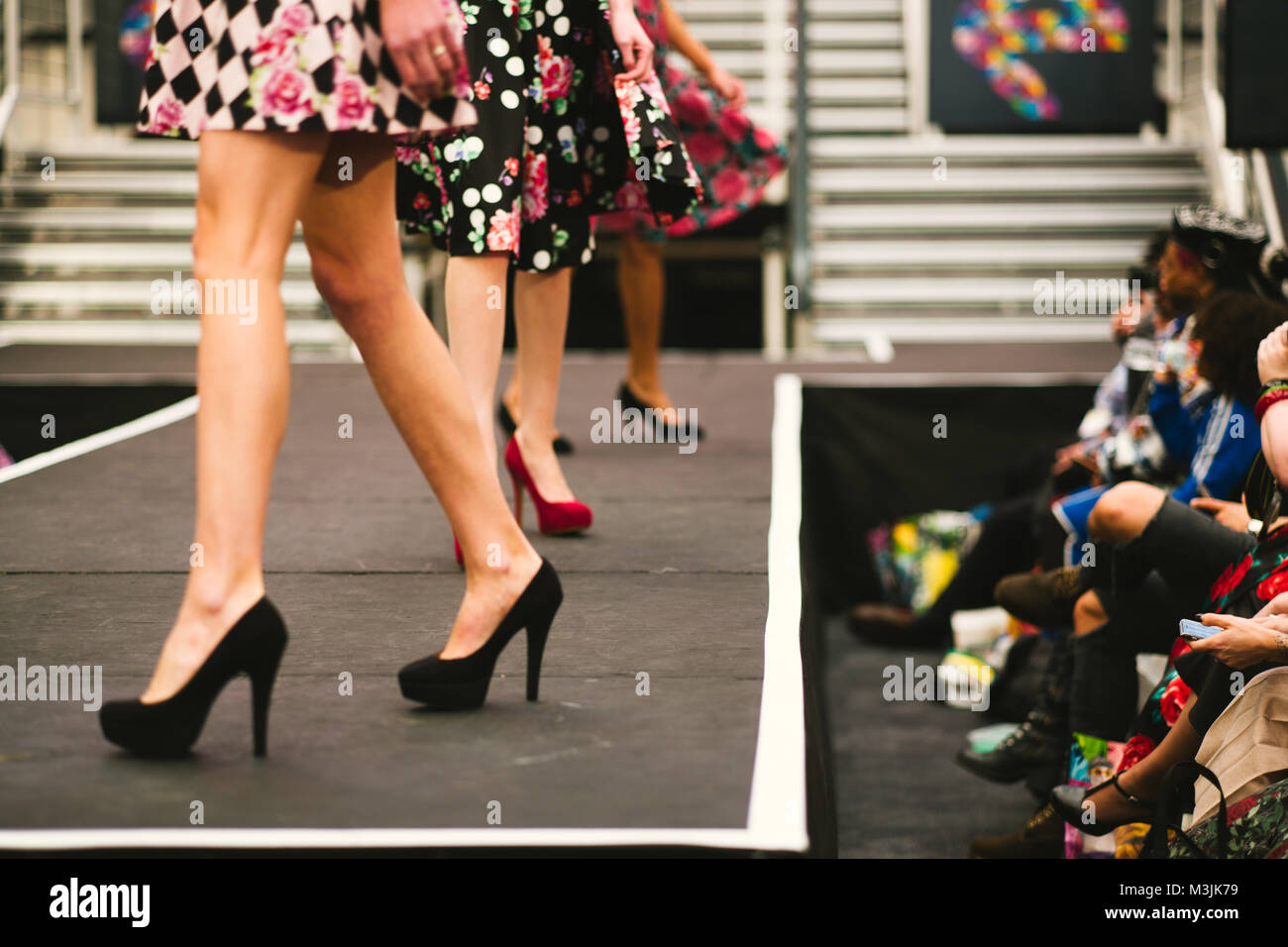 Londres, Royaume-Uni. Feb 11, 2018. Londres est une foire commerciale internationale pour des centaines de nouvelles alternatives de la culture, de la mode, de la chaussure et marques de style. Les blogueurs,commerçants, et les modèles présents. Crédit : Simon King/Alamy Live News Banque D'Images