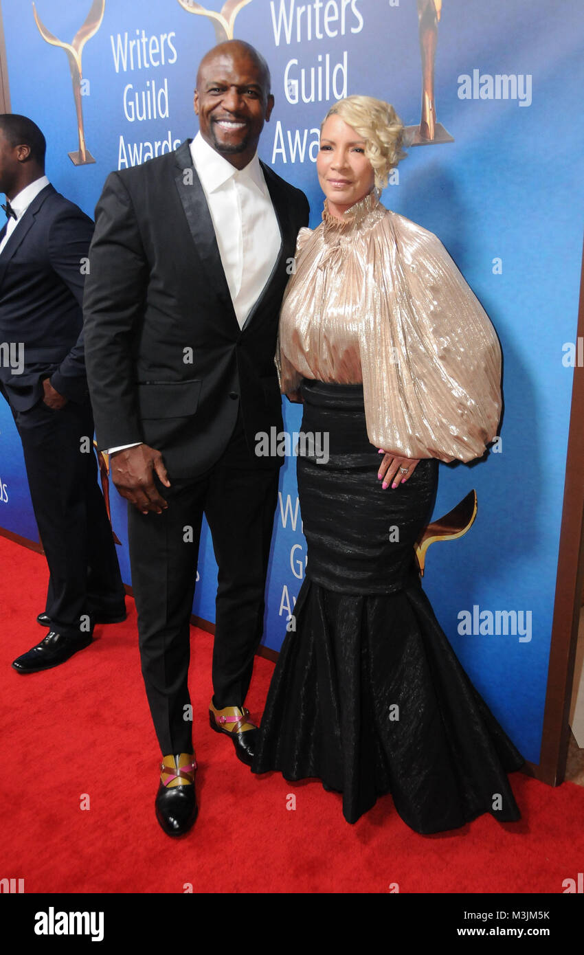 Los Angeles, USA. Feb 11, 2018. Terry Crews et acteur femme Rebecca King-Crews assiste à la Writers Guild Awards 2018 A.L. Cérémonie à l'hôtel Beverly Hilton le 11 février 2018 à Beverly Hills, Californie. Photo de Barry King/Alamy Live News Banque D'Images