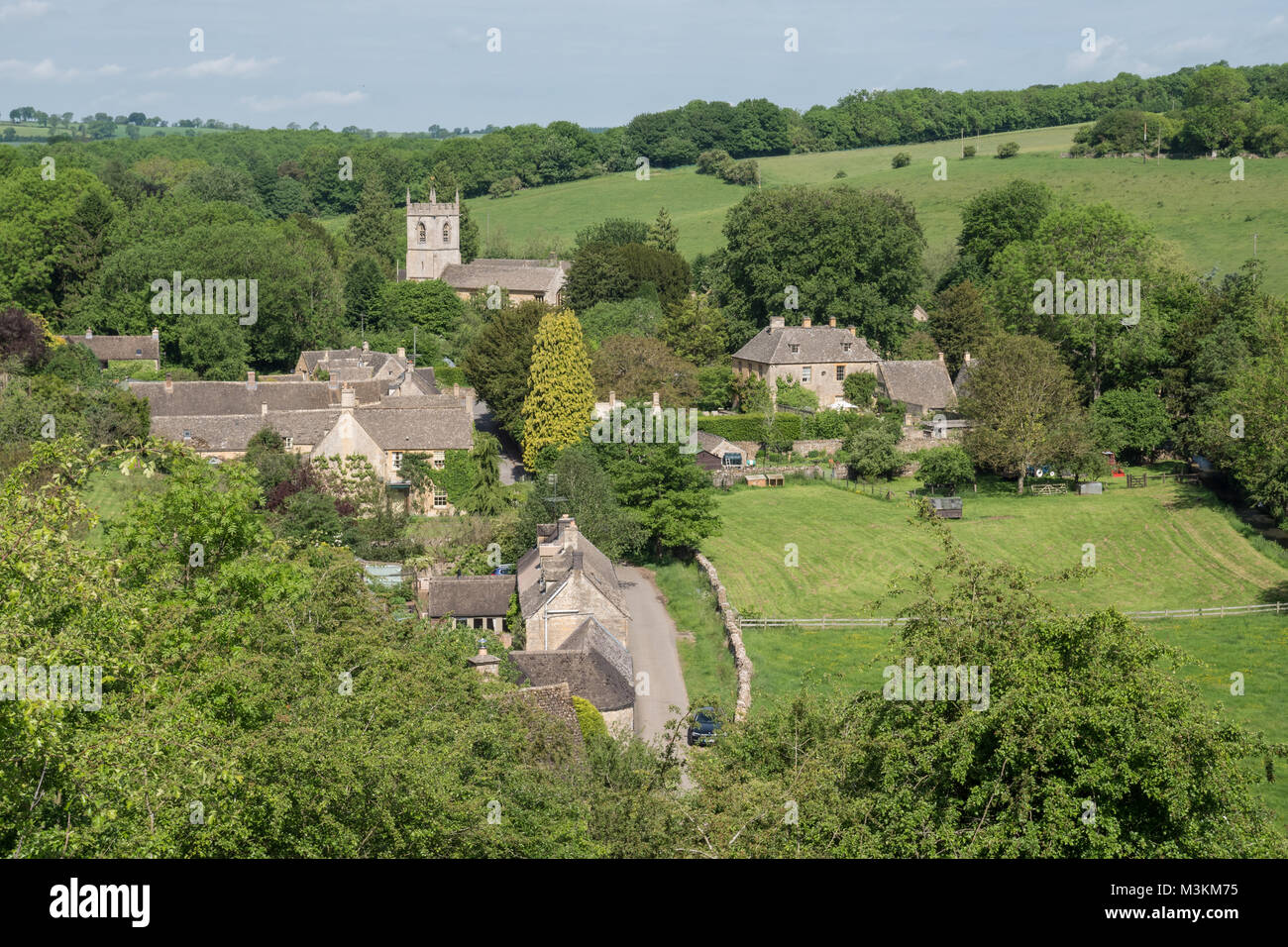 Une vue sur le village de Naunton Cotswolds anglais dans le Gloucestershire, Angleterre, Royaume-Uni. Banque D'Images