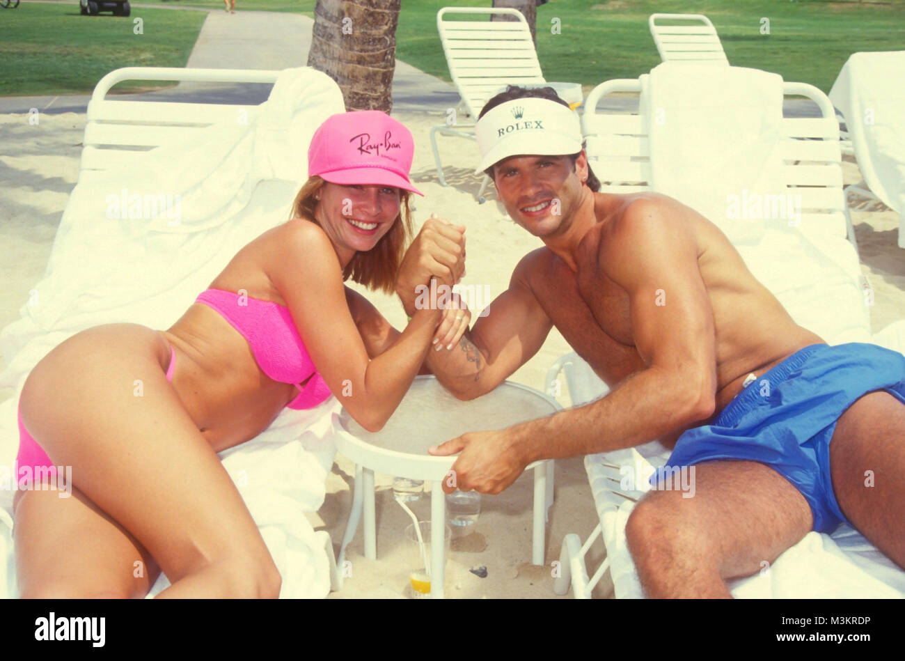 (L-R) Kathleen Kinmont actrice et acteur Lorenzo Lamas assister à "auani Lani Celebrity Invitational Sport' le 20 mai 1991 au Ritz Carlton Hotel à Mauani Lani, Île d'Hawaï, Hawaï. Photo de Barry King/Alamy Stock Photo Banque D'Images