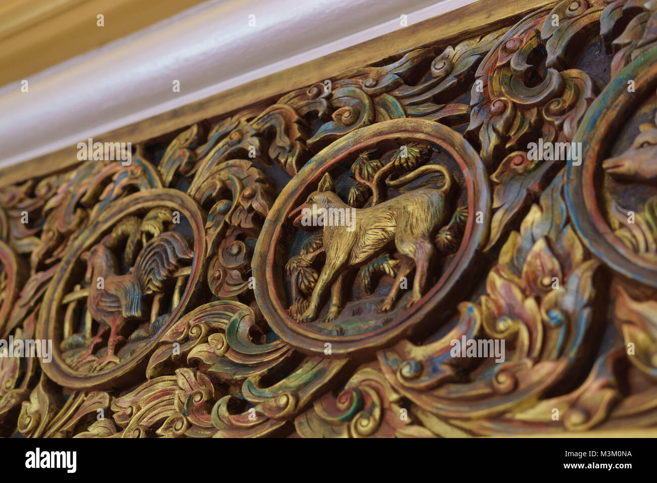 Signe zodiacal chinois chien sculpture en bois Banque D'Images