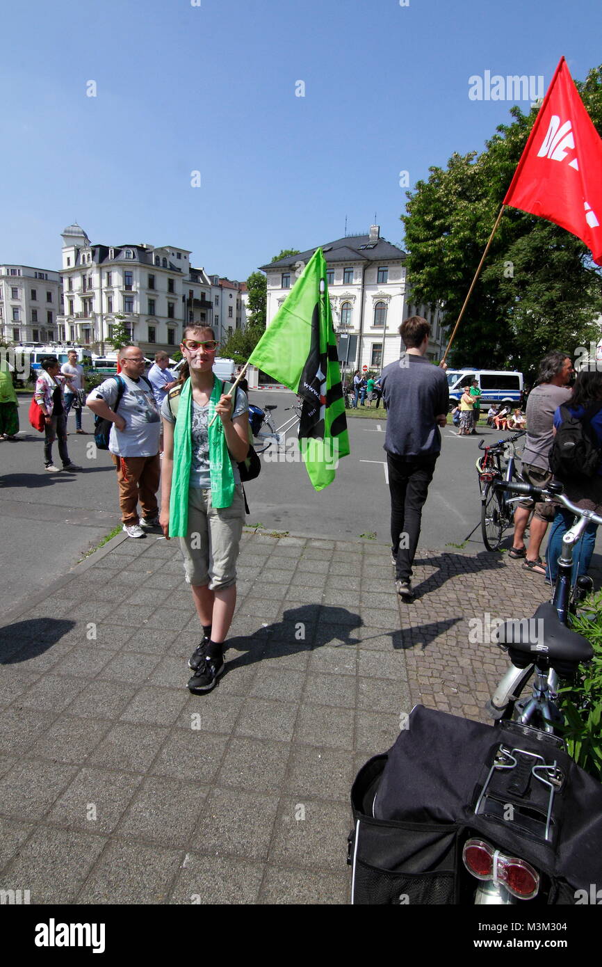 Impressionen von einer gegen die Démonstration TTIP Abkommen und CETA à Leipzig ; démonstration begann die suis und Naturkundemuseum bewegte sich durch die leipziger City bis Zurück zum Ausgangspunkt. Auf der Wegstrecke durch die Reichsstraße wurde ein arrêter eingelegt, bei dem Luttner-Bensmann Andreas (KAB) und Martin Herndlhofer (Pax Christi) Déclarations abgaben. Banque D'Images