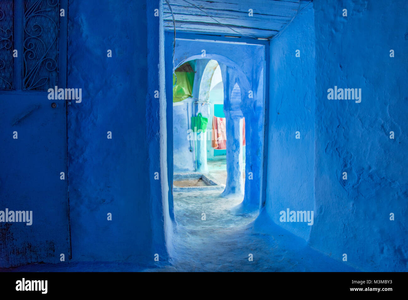 Bleu Maroc Chefchaouen ville rue corridors colonnes patio Banque D'Images