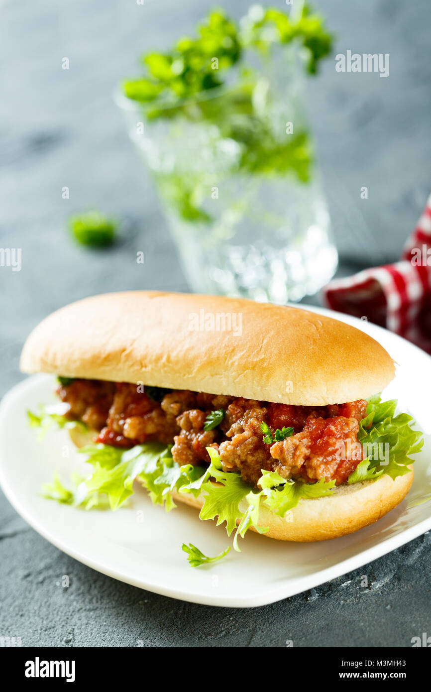 Sandwich avec de la viande hachée Photo Stock - Alamy