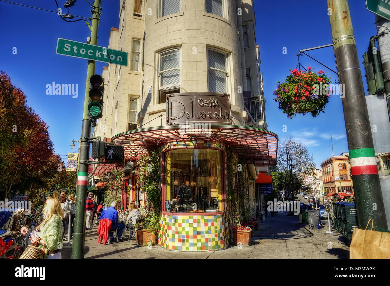 Corner cafe in little italy Banque de photographies et d’images à haute ...