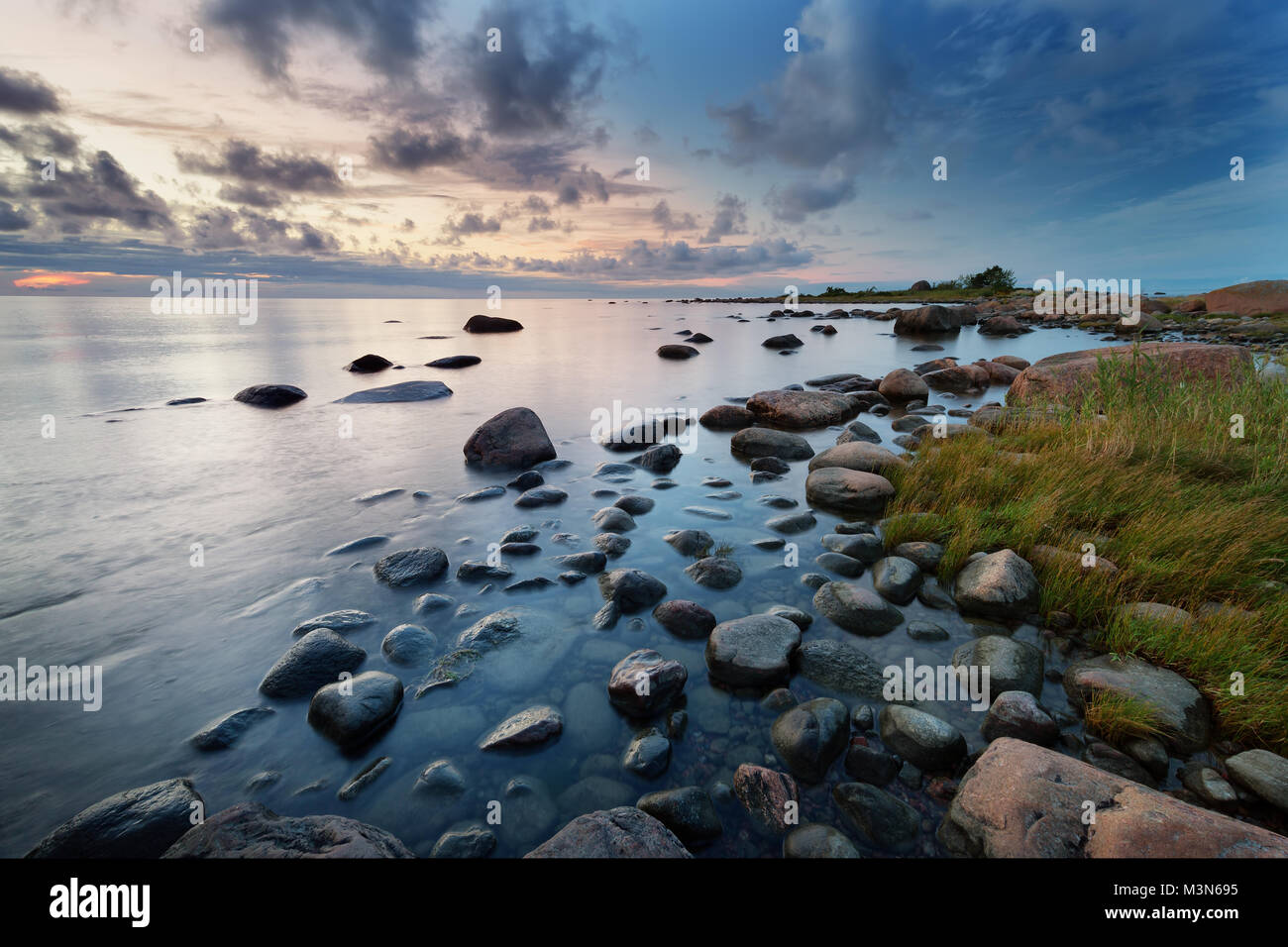 Les rivages rocailleux à la voir Banque D'Images