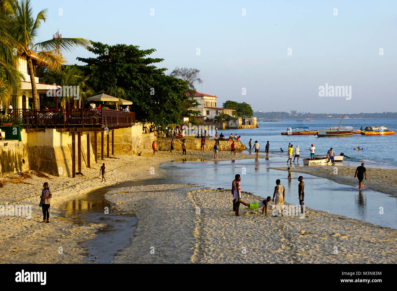 Zanzibar Stone Town hôtel de front de plage et près d'une activité. Banque D'Images