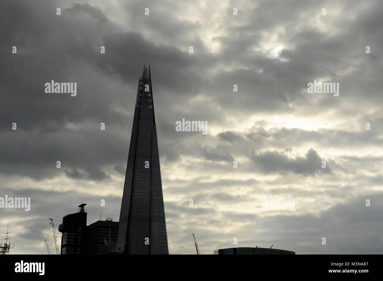 310 m le gratte-ciel Shard achevé en 2012 conçu par Renzo Piano à Londres, Angleterre, Royaume-Uni. 5 avril 2015. C'est le plus haut Banque D'Images