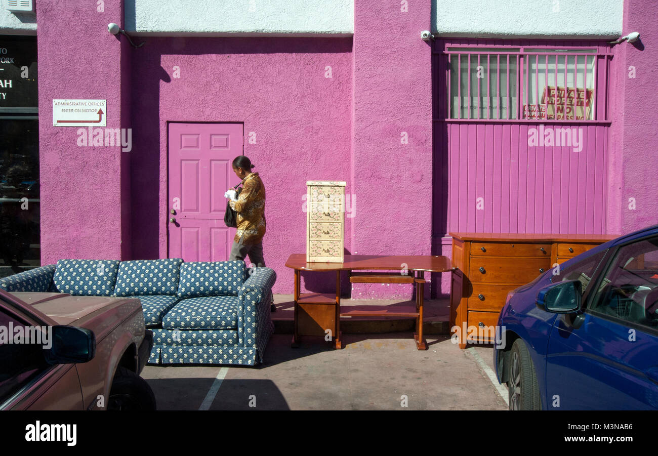 Magasin d'aubaines rose exterior Washington Blvd., Culver City, Californie Banque D'Images