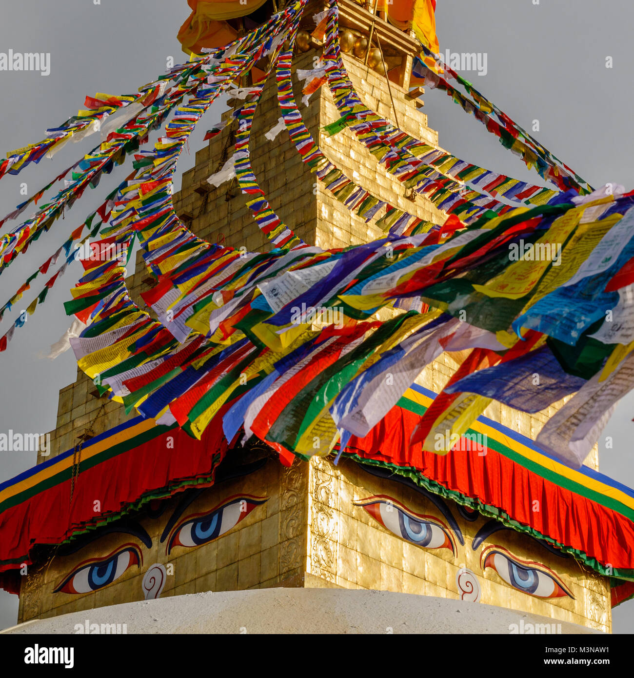 Stupa Boudhanath avec les drapeaux de prières, Katmandou, Népal. Image carrée. Banque D'Images