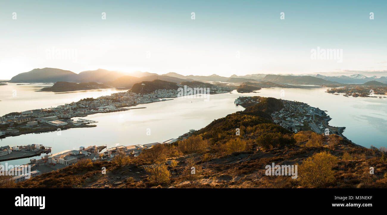 Alesund skyline au lever du soleil, la Norvège Banque D'Images