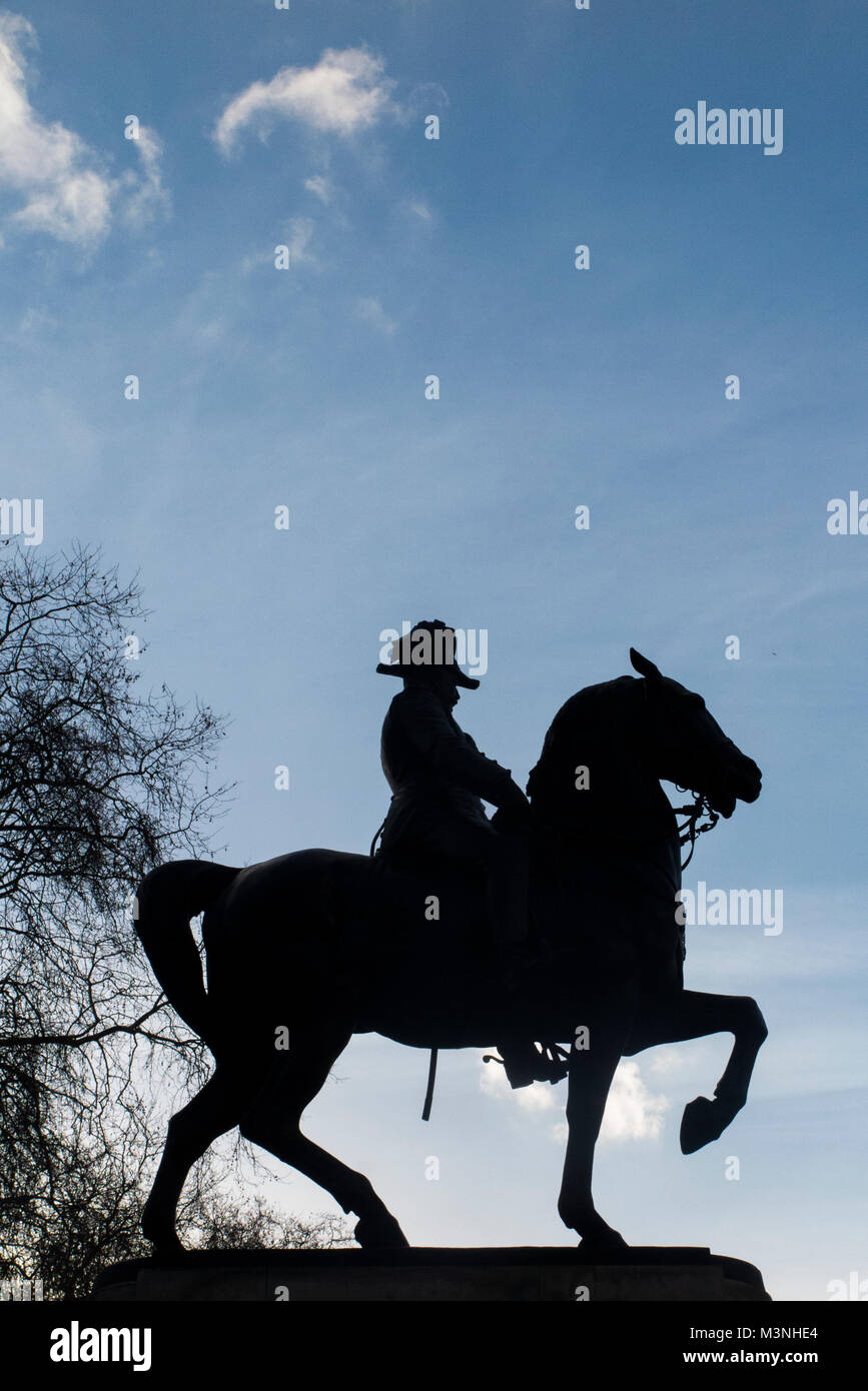Une statue d'Edouard VII sur son cheval à Waterloo Place, Londres, Angleterre Banque D'Images