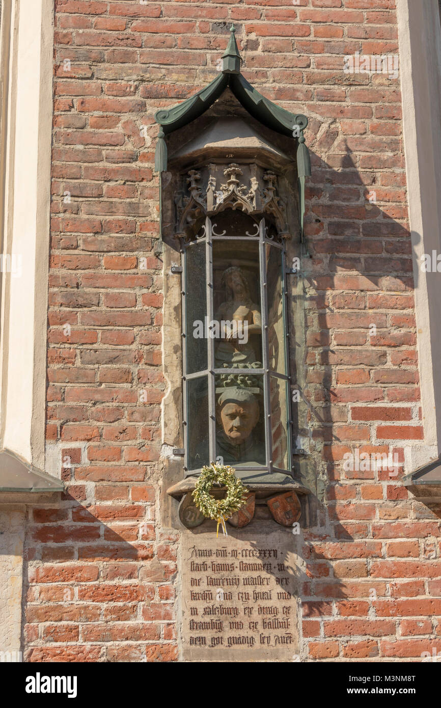 Sculpture de l'architecte, l'église Saint-Martin, Landshut, Bavière, Allemagne Banque D'Images