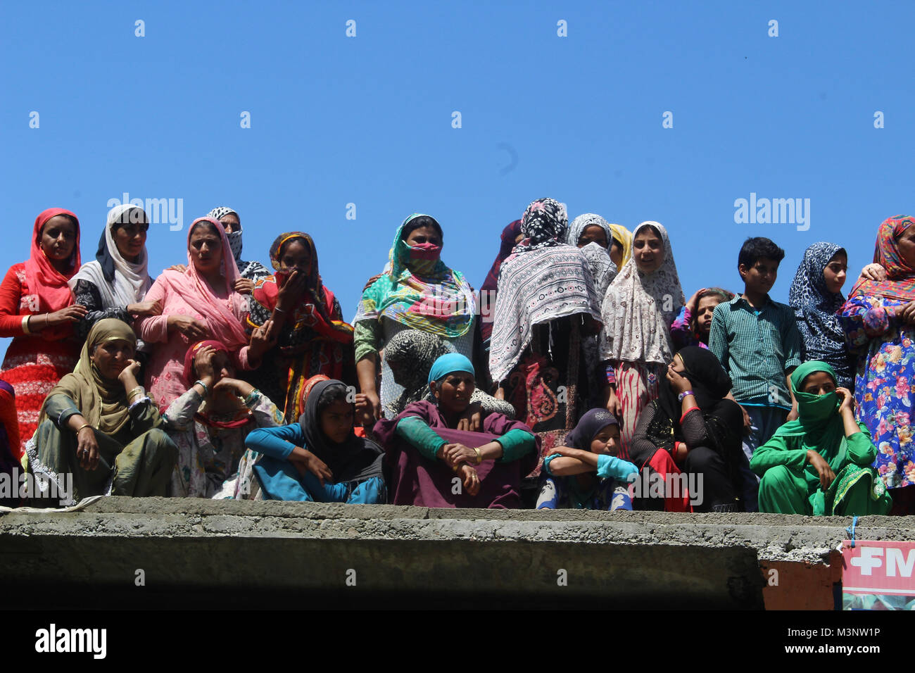 Les femmes sur des toits, sopore ville, Cachemire, Inde, Asie Banque D'Images