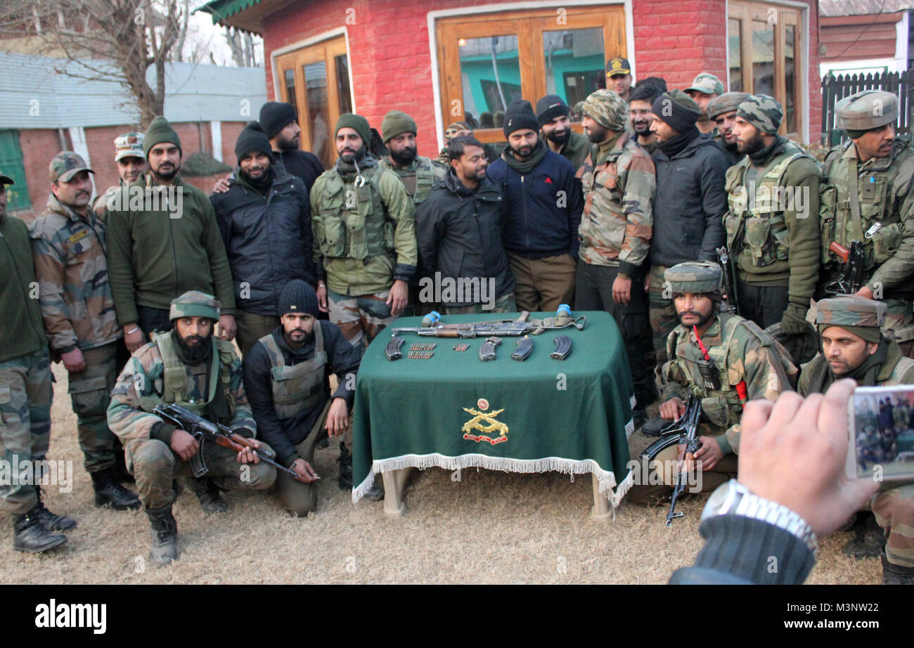 Les hommes de l'armée dans la ville de Sopore, Baramulla, Cachemire, Inde, Asie Banque D'Images