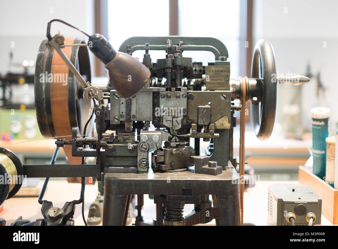 Berlin, Allemagne - Février 2018 : chaîne d'Ancre fabriquons la machine au Musée allemand de la technologie (Deutsches Technikmuseum) à à ship model de nav Banque D'Images