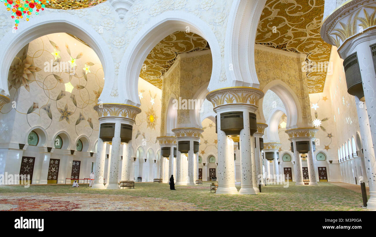 ABU DHABI, UAE - 20 août 2014 : La Mosquée Sheikh Zayed, Abu Dhabi, Emirats Arabes Unis. Banque D'Images