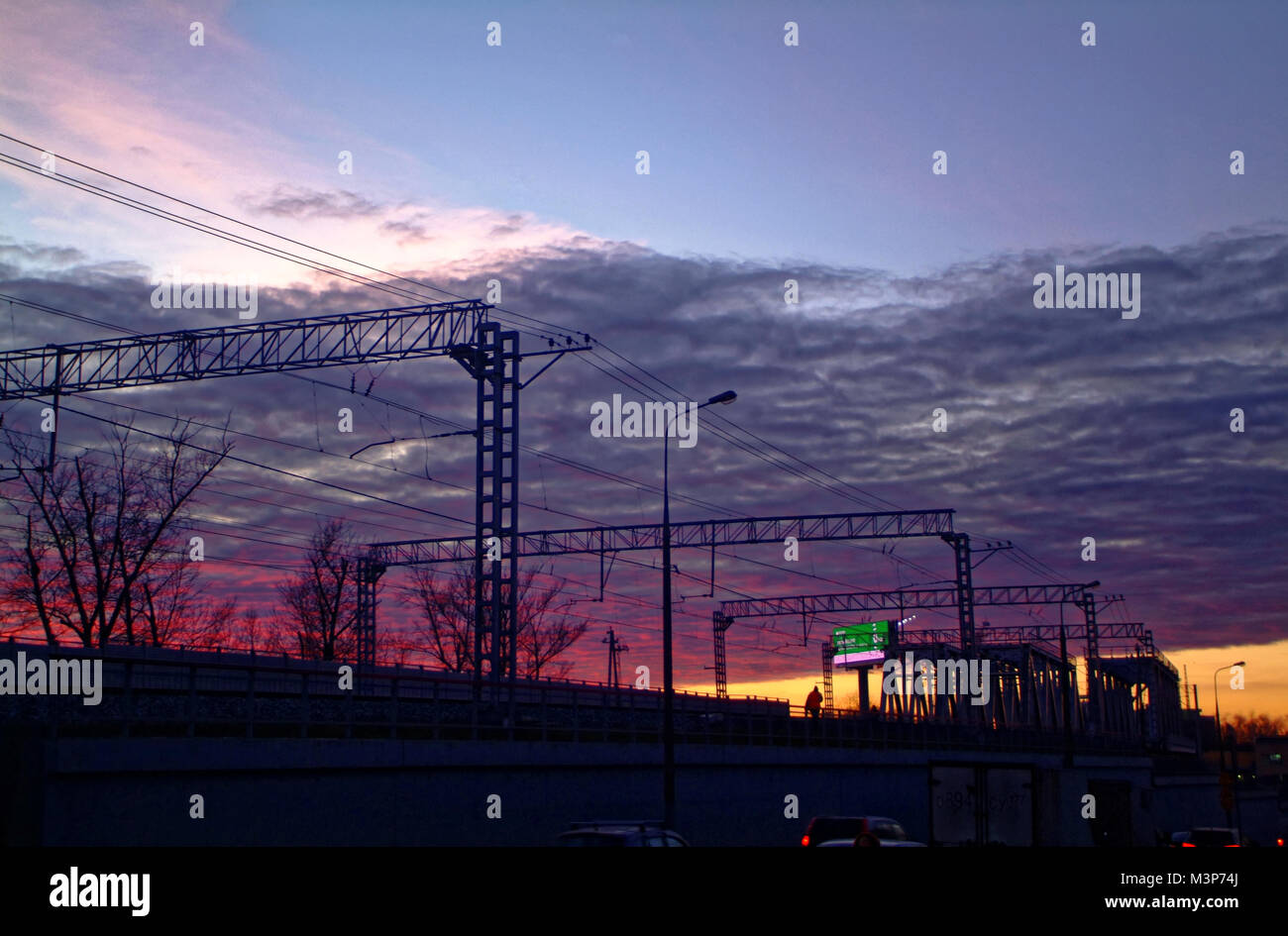 De soleil colorés sur le chemin de fer en automne, Moscou Banque D'Images