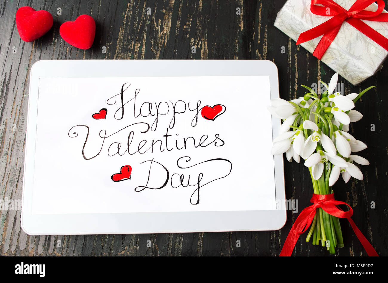 Happy Valentines Day Note Happy Valentines Day Note Calligraphie Sur Un Comprimé Blanc Photo Stock -  Alamy