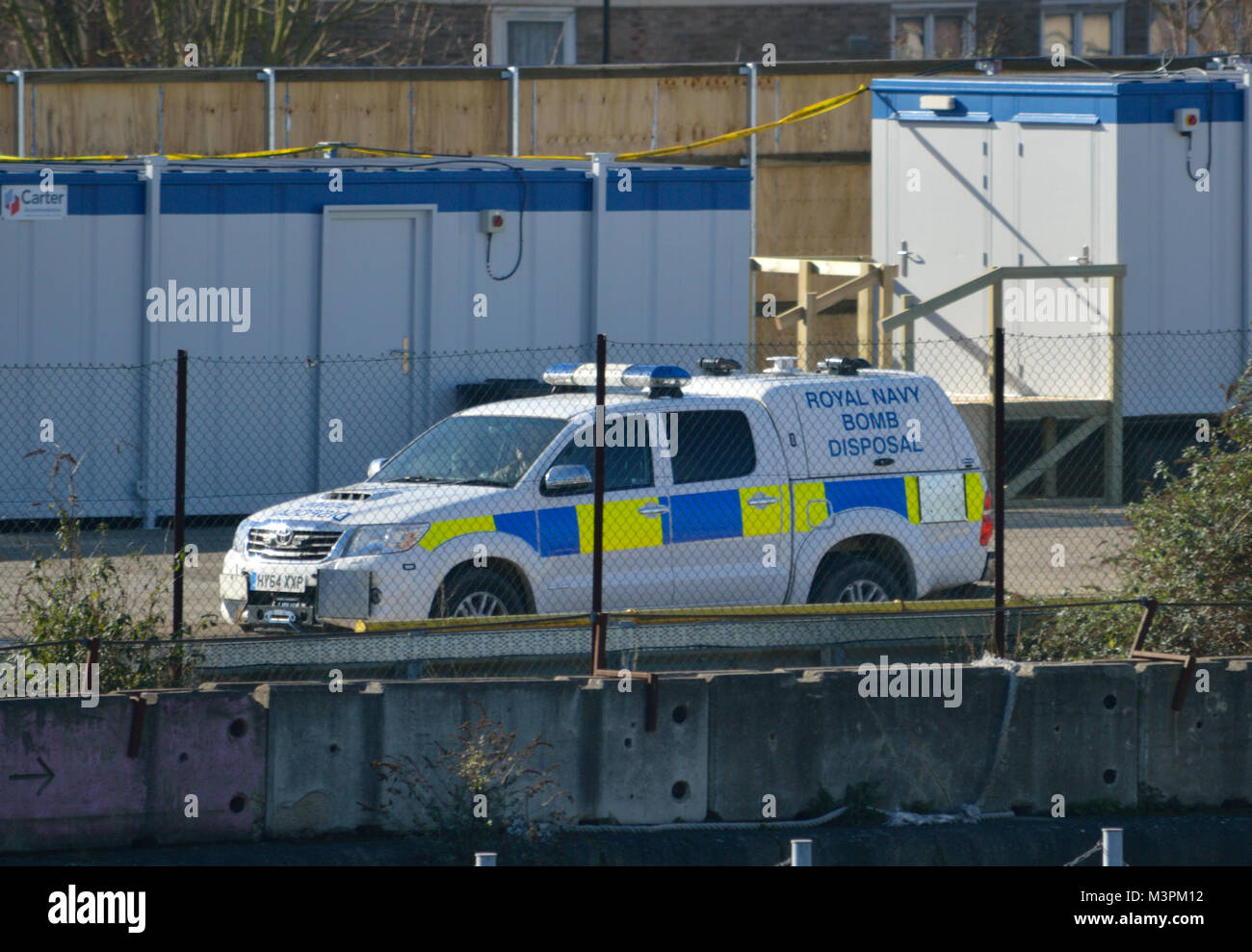 Londres, Royaume-Uni, 12 février 2018 Royal Navy démineurs participant à la Deuxième Guerre mondiale bombe non explosée incident à l'aéroport de London City in London's Royal Docks Crédit : Christy/Alamy Live News. Banque D'Images