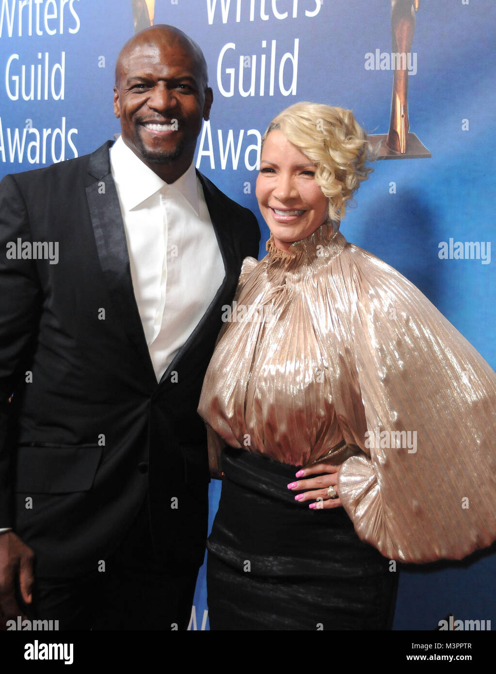 Los Angeles, CA - 11 février : l'Acteur Terry Crews et femme Rebecca King-Crews assiste à la Writers Guild Awards 2018 A.L. Cérémonie à l'hôtel Beverly Hilton le 11 février 2018 à Beverly Hills, Californie. Photo de Barry King/Alamy Live News Banque D'Images