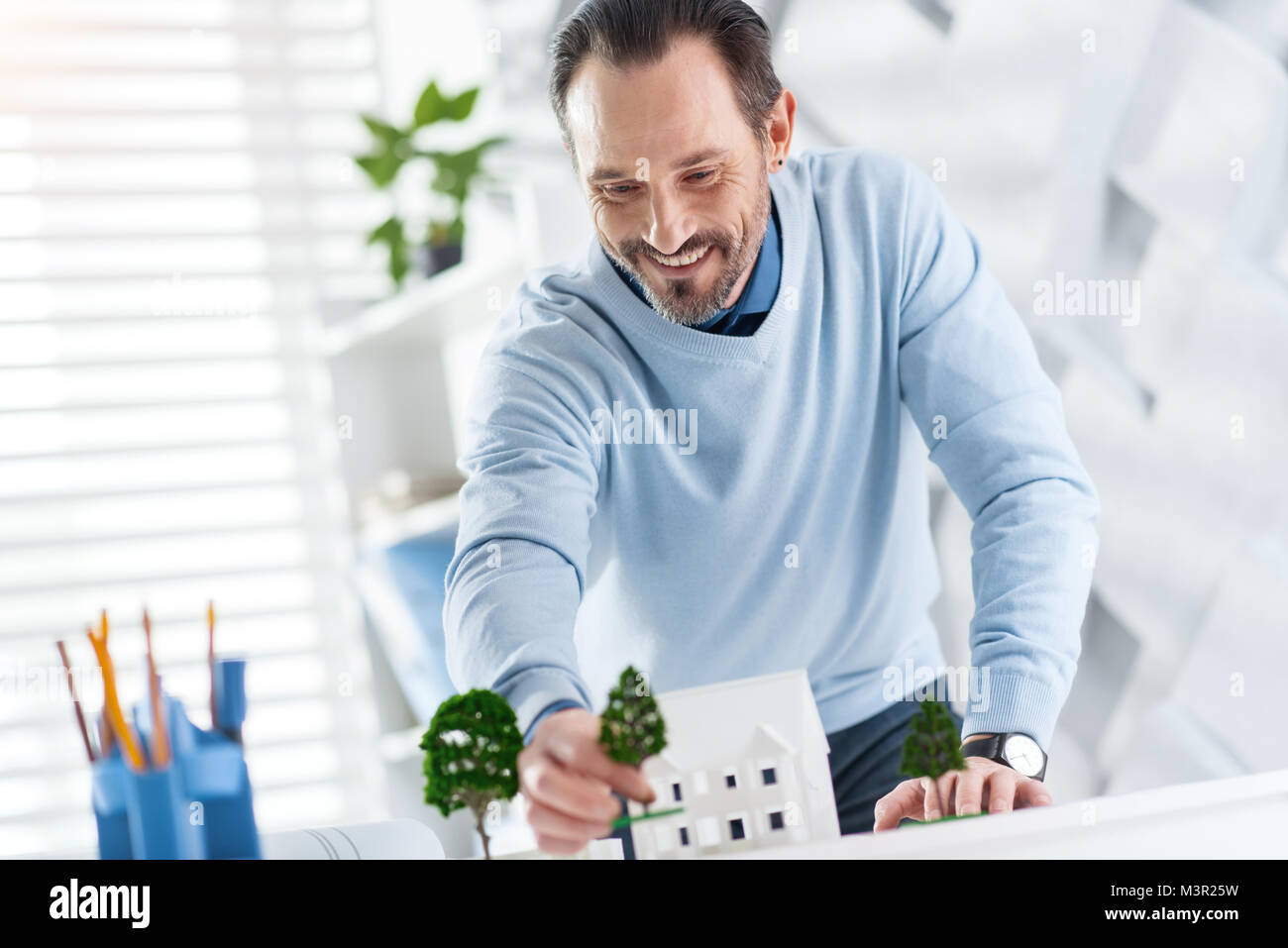La Construction D Architecte Joyeux Le Modele D Une Maison Photo Stock Alamy