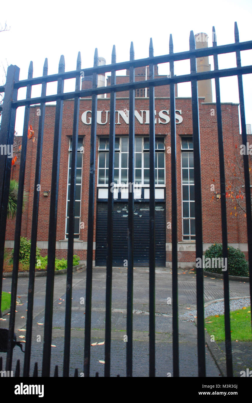 Guinness bâtiment derrière portes fermées, Dublin, Irlande Banque D'Images