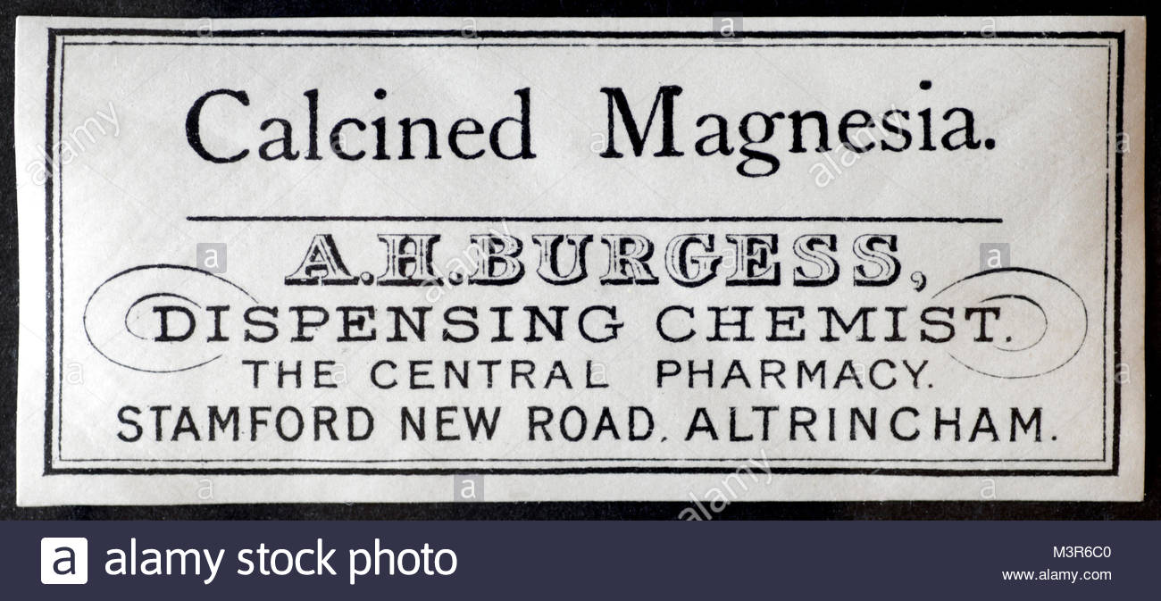 Les étiquettes pour la médecine pharmacie Vintage années 50 bouteilles - magnésie calcinée Banque D'Images