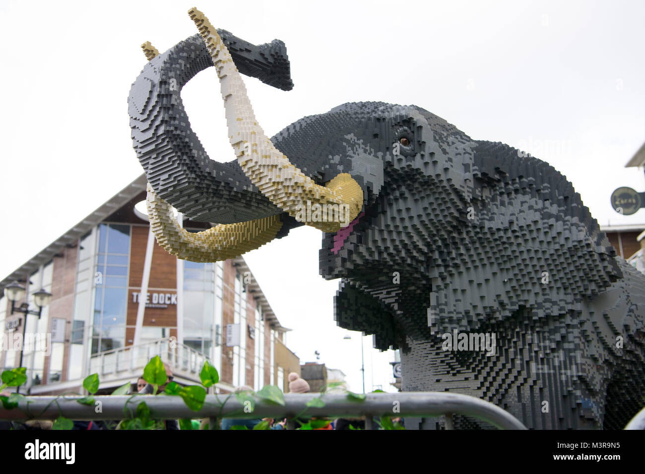 Animaux Lego sur l'affichage dans le cadre du grand Safari en brique au Mermaid Quay, Cardiff, Pays de Galles, la baie, faites par des briques. Banque D'Images