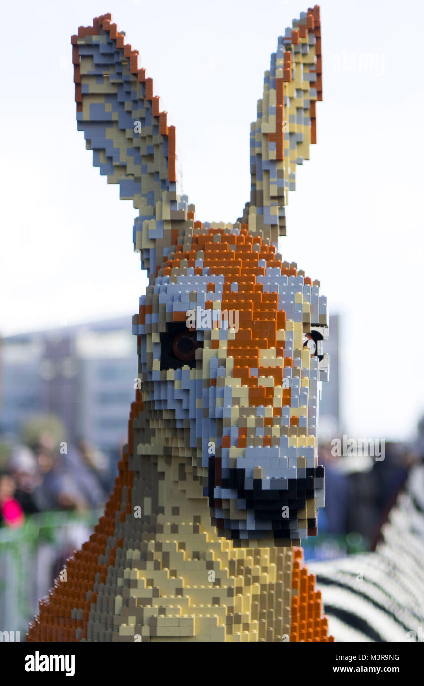 Animaux Lego sur l'affichage dans le cadre du grand Safari en brique au Mermaid Quay, Cardiff, Pays de Galles, la baie, faites par des briques. Banque D'Images