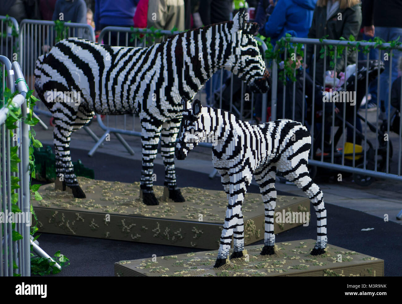 Animaux Lego sur l'affichage dans le cadre du grand Safari en brique au Mermaid Quay, Cardiff, Pays de Galles, la baie, faites par des briques. Banque D'Images