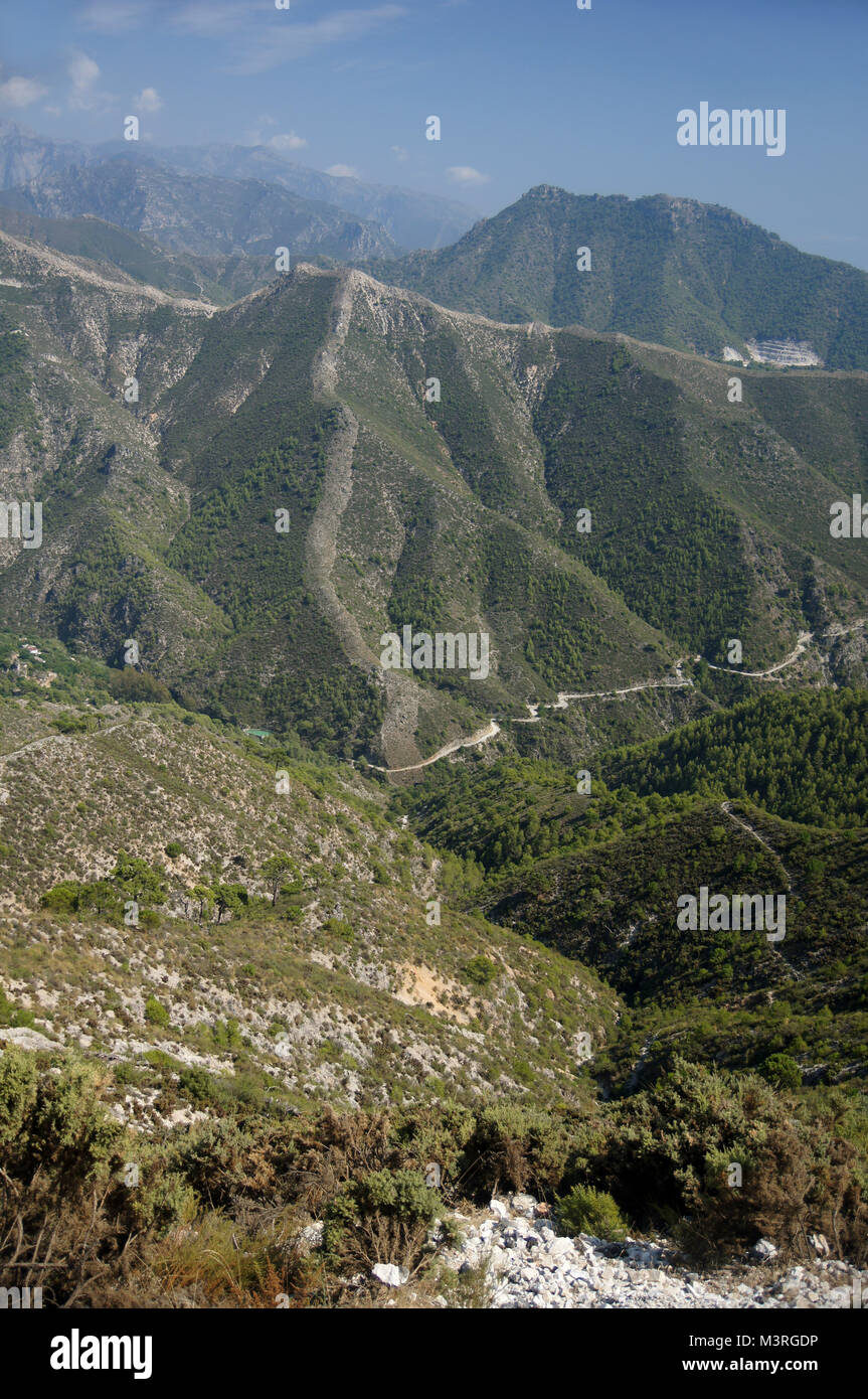 Andalousie en Espagne : le point de vue de Puerto de Colado sur la Sierra Almijara Banque D'Images