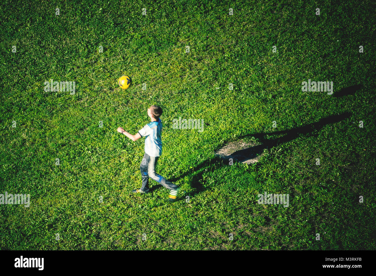 Jeune footballeur Banque D'Images