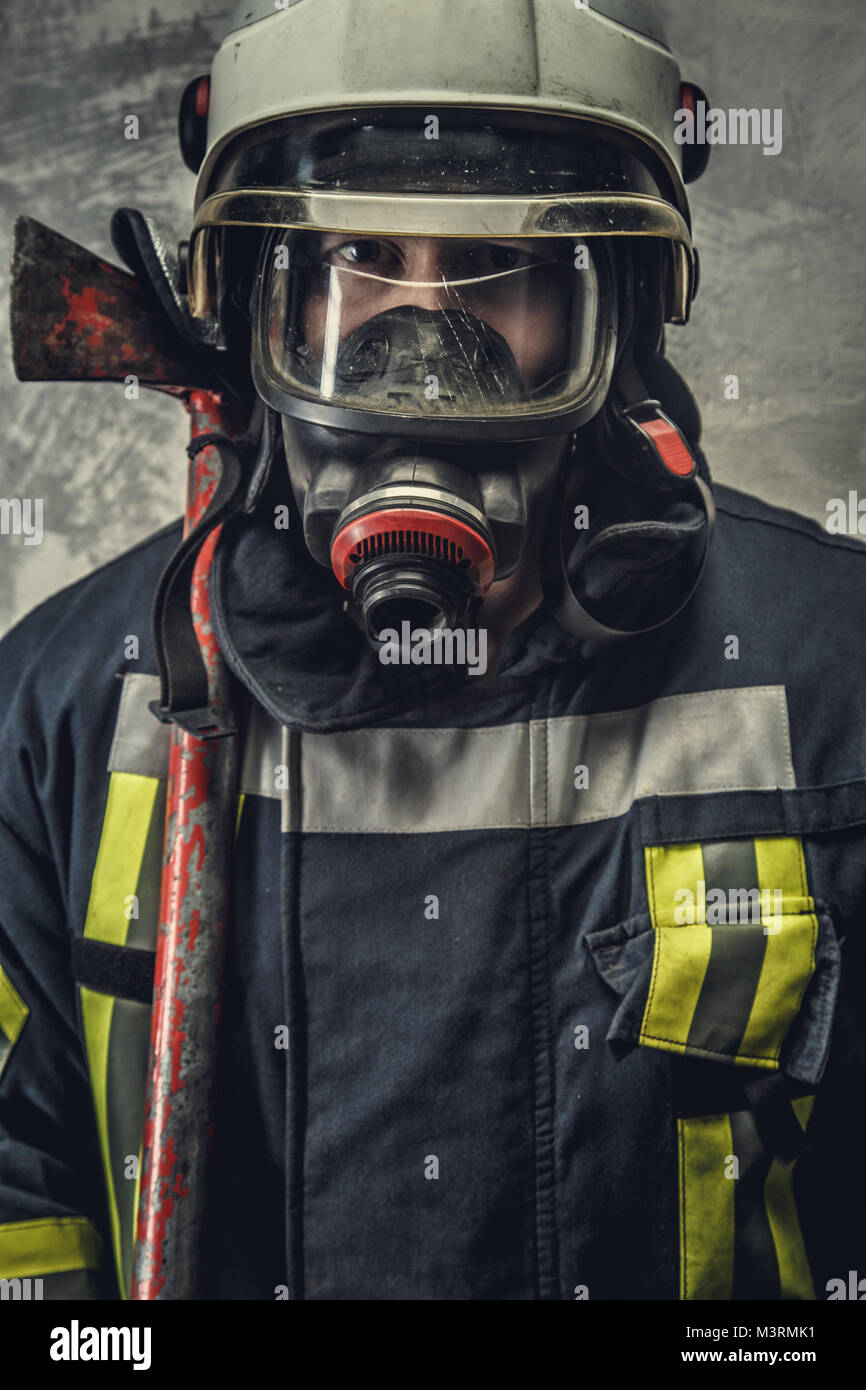 Portrait de pompier dans un masque à oxygène. Banque D'Images