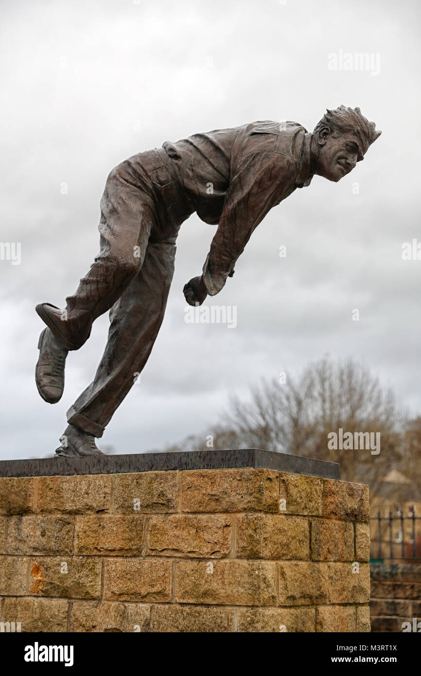 Fred Trueman Légende Cricket Statue en bronze Skipton North Yorkshire Banque D'Images