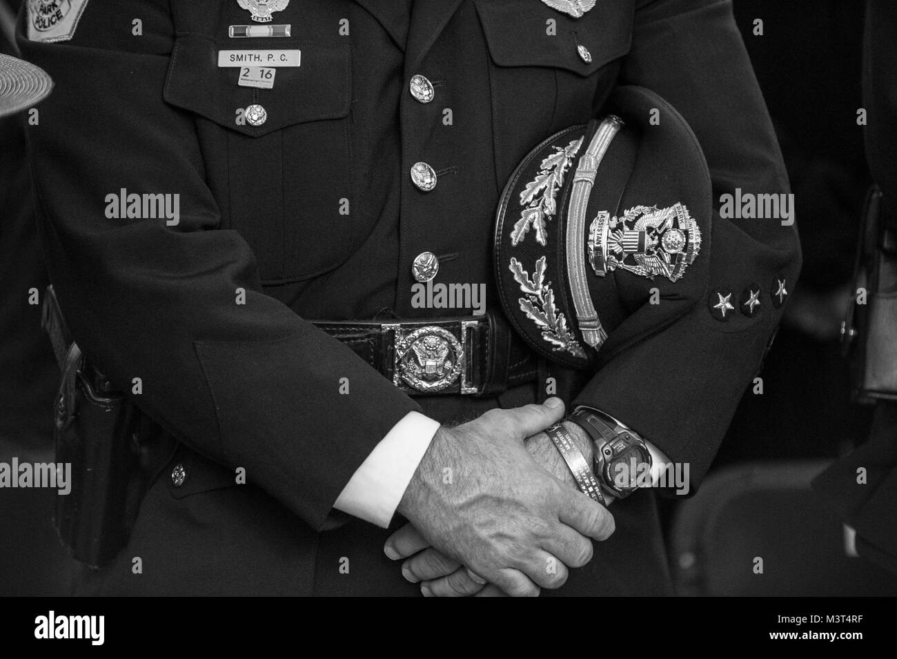 Au cours de cette année, la Semaine de la police veillée aux chandelles à Washington D.C. Le U.S. Marshals Service honoré deux de nos députés et accueilli leurs familles. En 2015 nous avons perdu les deux puits de Josie et Zacarias Toro. En 1962, le président Kennedy a proclamé le 15 mai comme Journée de commémoration nationale des agents de la paix et de la semaine civile dans laquelle tombe le 15 mai, comme la Semaine nationale de la police. Créé par une résolution conjointe du Congrès en 1962, la Semaine nationale de la police accorde une reconnaissance aux responsables de l'application des lois qui ont perdu leur vie dans l'exercice de leurs fonctions pour la sécurité et la protection des autres. Photo par : Shane Banque D'Images