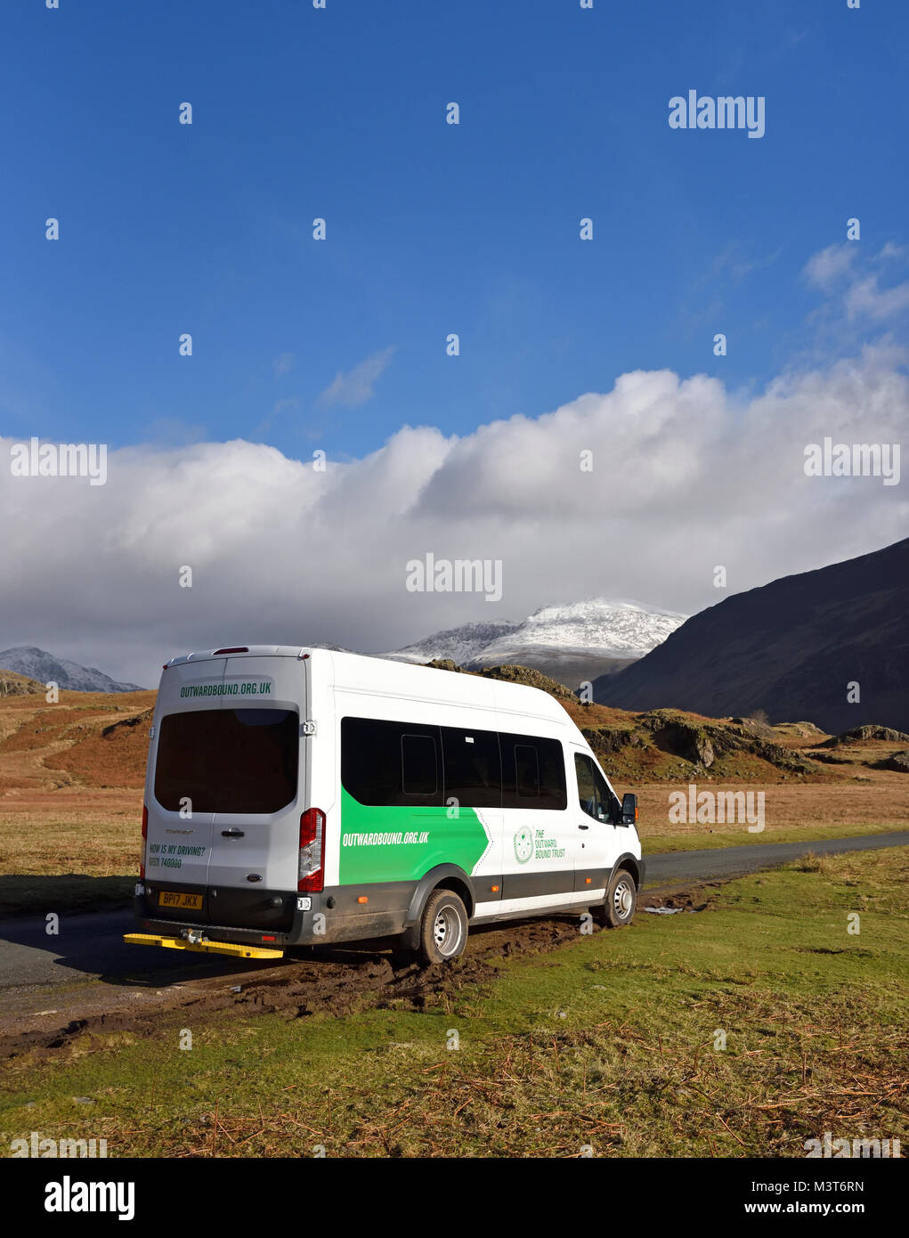 Minibus. Outward Bound Trust le. Rivamonte agordino. Parc National de Lake District, Cumbria, Angleterre, Royaume-Uni, Europe. Banque D'Images