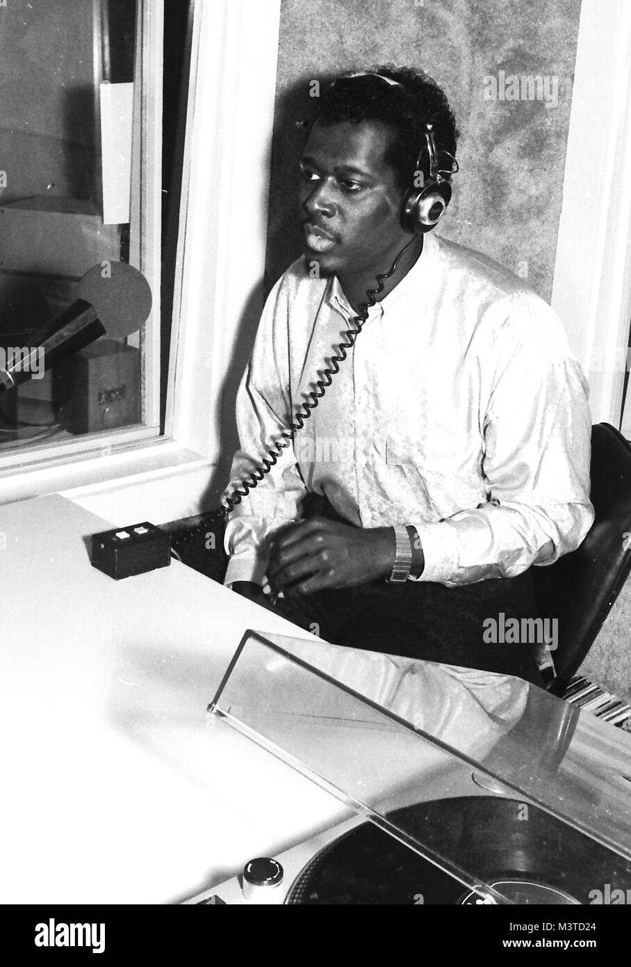 Luther Vandross en photo en 1986 lors d'une visite à la station de radio KDIA à San Francisco, Californie. Crédit : Pat Johnson/MediaPunch Banque D'Images