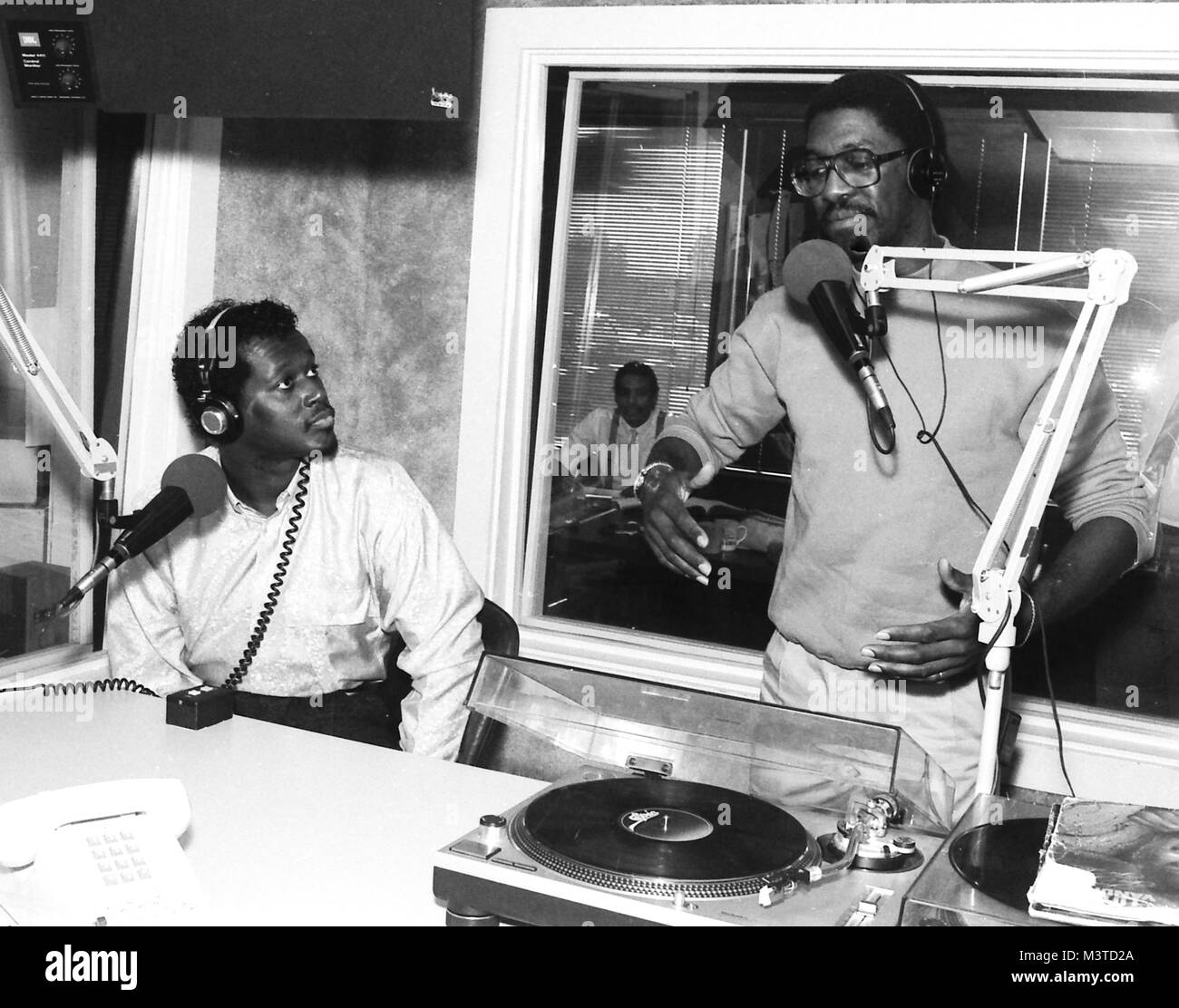 Luther Vandross en photo en 1986 lors d'une visite à la station de radio KDIA à San Francisco, Californie. Crédit : Pat Johnson/MediaPunch Banque D'Images